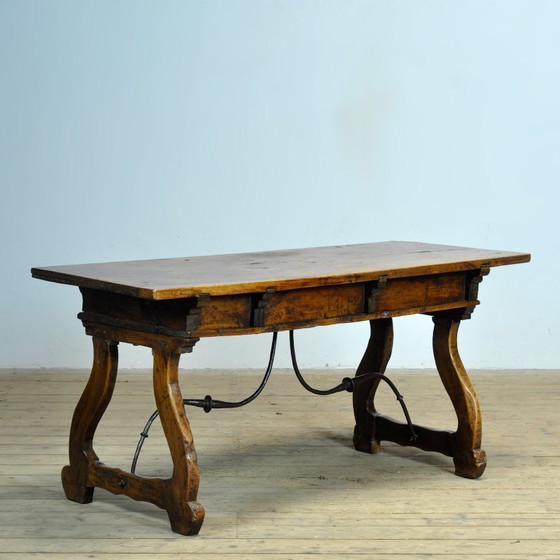 Image 1 of Table en noyer espagnol du XVIIe siècle