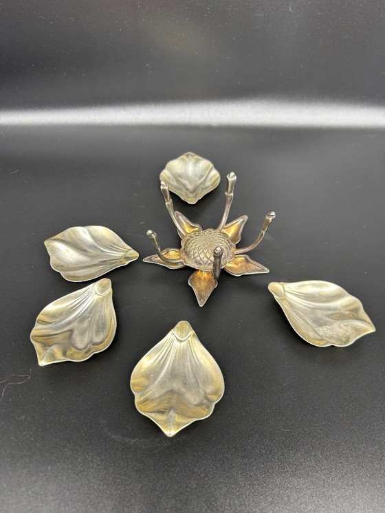 Image 1 of decorative flower with movable petals