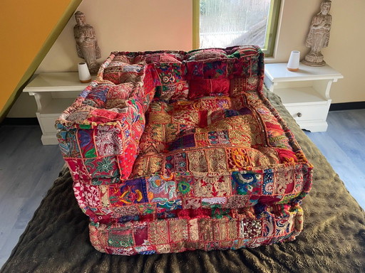 Preciosa silla de salón con diseño de flores