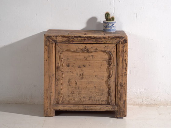 Shanxi low cabinet in elm with carved door – China, circa 1930 – Sideboard cabinet, Iron (photo 12 of 40)
