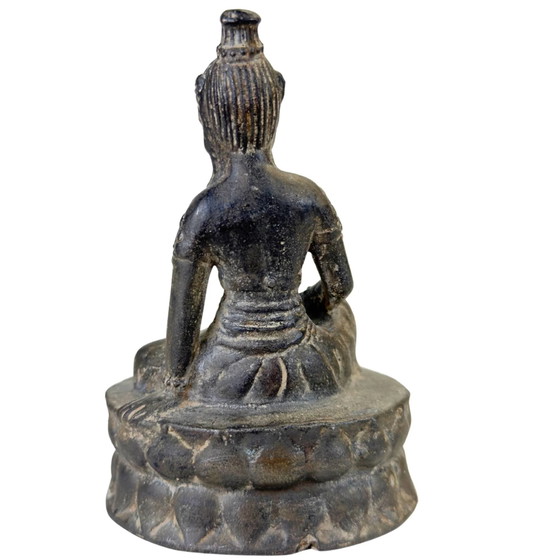 Antike Bronzestatue der buddhistischen Göttin Vasudhara, Südostasien (Khmer-Einfluss), ca. 17. Jahrhundert. (photo 4 of 9)