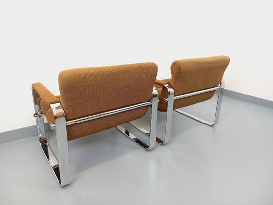 Image 1 of Een paar vintage Eero Aarnio fauteuils voor Framac, uitgevoerd in stof en chroom, uit de jaren 60 en 70.