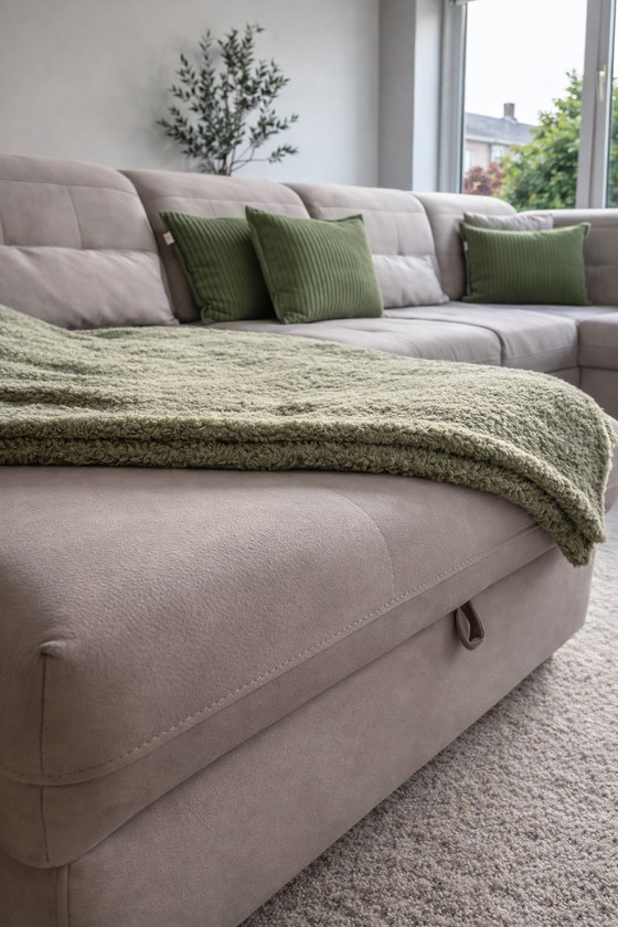 Image 1 of ¡No te lo pierdas! Lujoso sofá en forma de U con función de cama y espacio de almacenamiento.