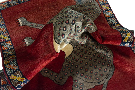Image 1 of Hand-knotted Gabbeh nomadic rug - 208 x 133 cm - leopard motif on red