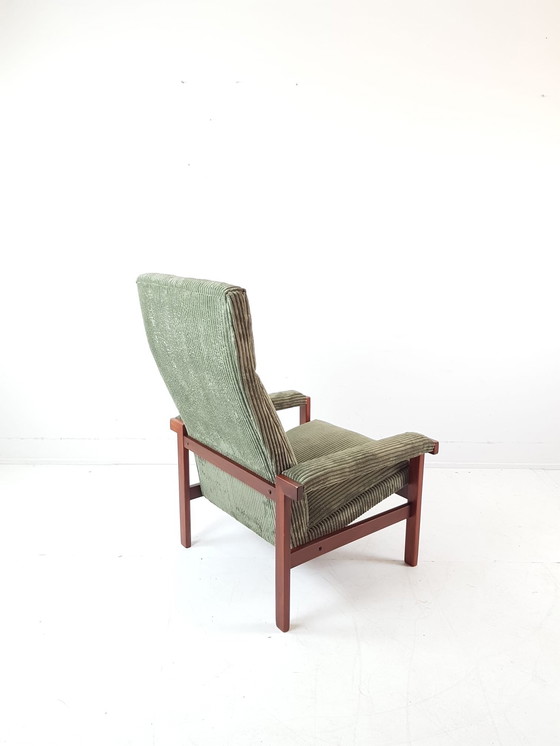 Image 1 of Fauteuil vintage danois tissu côtelé vert nouvellement tapissé