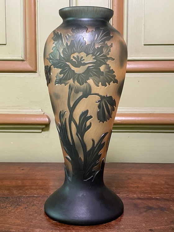 Image 1 of Vasen signiert DE VANNES – mehrschichtiges Glas – florales Dekor – 31 und 32 cm