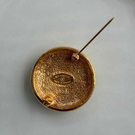 Chanel round CC logo brooch 24k gold-plated – Decorative Objects, Vintage (photo 2 of 9)