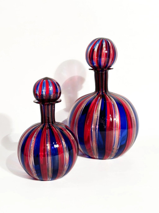 Par de botellas de vidrio de Murano multicolor con aventurina, década de 1970. – decoratieve objecten, Glass