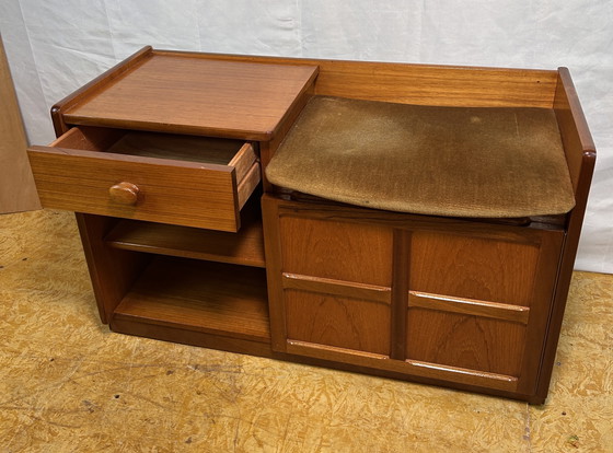 Image 1 of Mid Century retro vintage teak telephone seat bench by parker knoll 1960-1970. Design britannique emblématique et fonctionnel