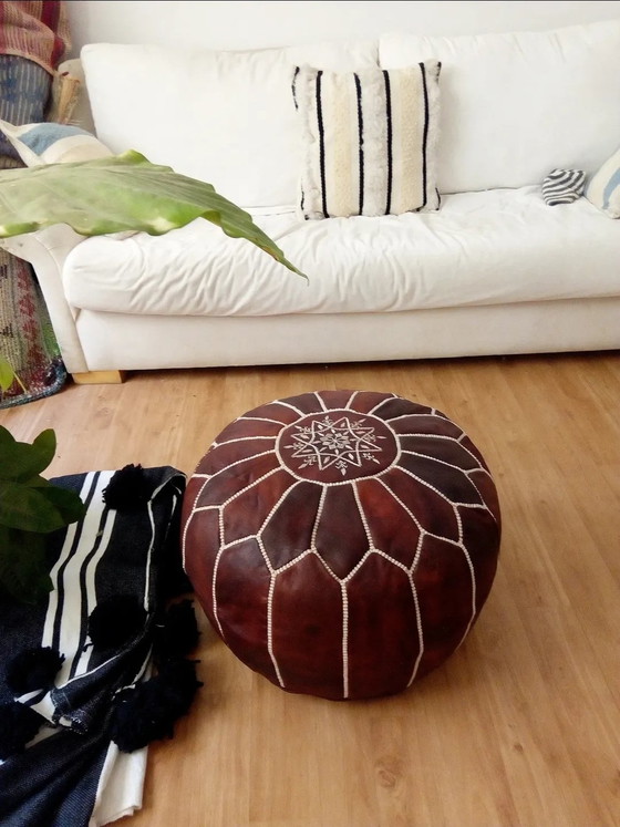 Image 1 of Puf marroquí de cuero auténtico hecho a mano. Envío gratuito.