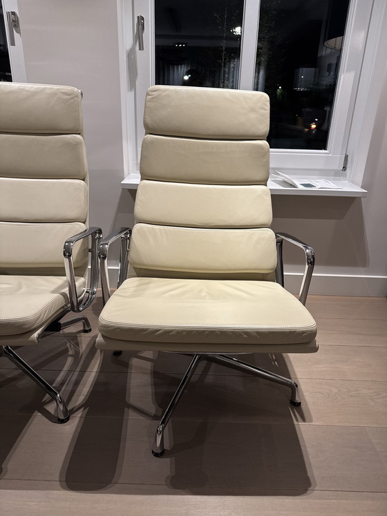 Image 1 of Charles Eames stoelen vitra 2 stuks