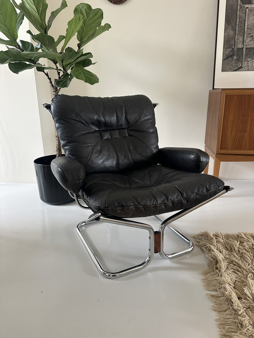 Fauteuil à oreilles par Harald Relling Westnofa