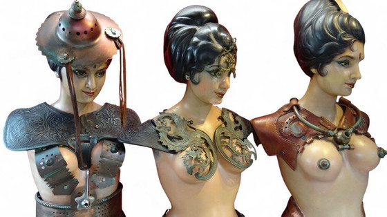 Image 1 of 3 mannequins grandeur nature de Studio Shilpa Sadhana / mannequins de carnaval / Bombay, Inde 1948