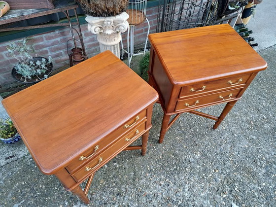 Image 1 of Mesitas de noche clásicas de caoba, mesas auxiliares, cómoda - Dimensiones 60x40 cm y 76 cm de alto