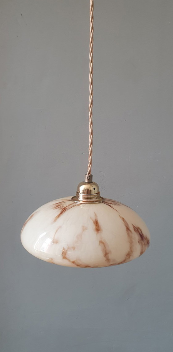 Image 1 of Suspension vintage en verre opalin de style Art déco