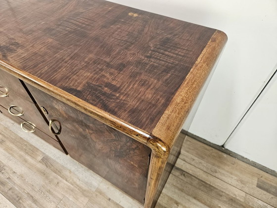 Image 1 of Art Deco dressoir in walnoot en licht walnoot.