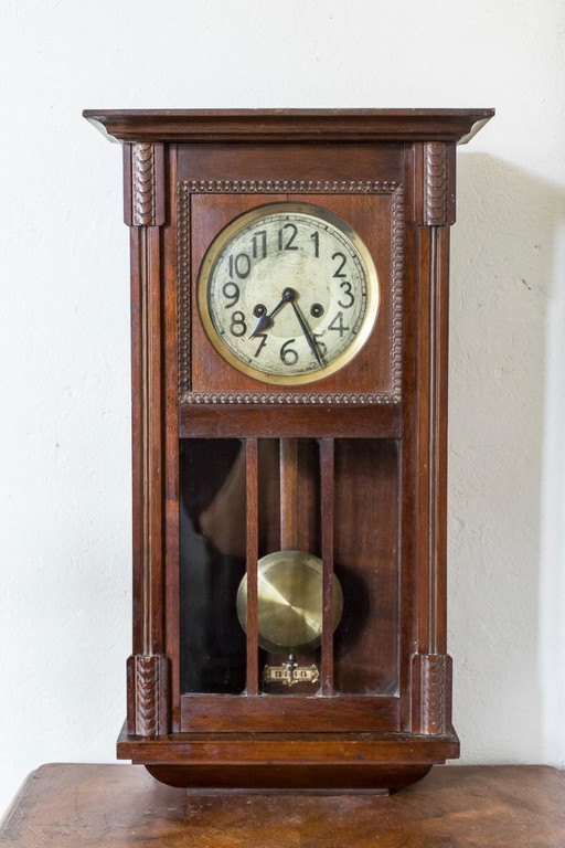 Orologio da parete risalente al 1930 circa.
