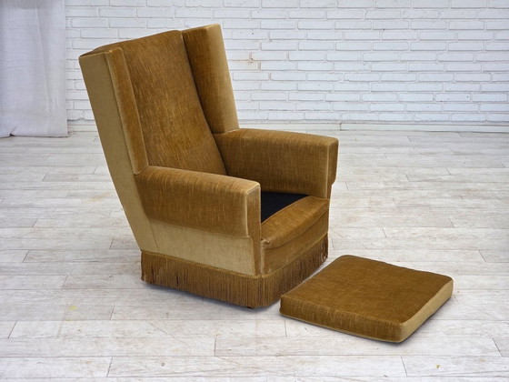 Image 1 of Deense fauteuil met hoge rugleuning uit de jaren 70, bekleed met honinggeel meubelvelours.