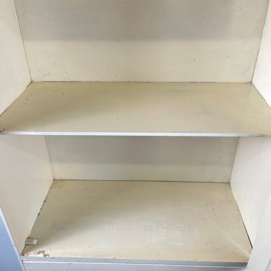 Image 1 of Antieke crèmekleurige medicijnkast, 20e eeuw