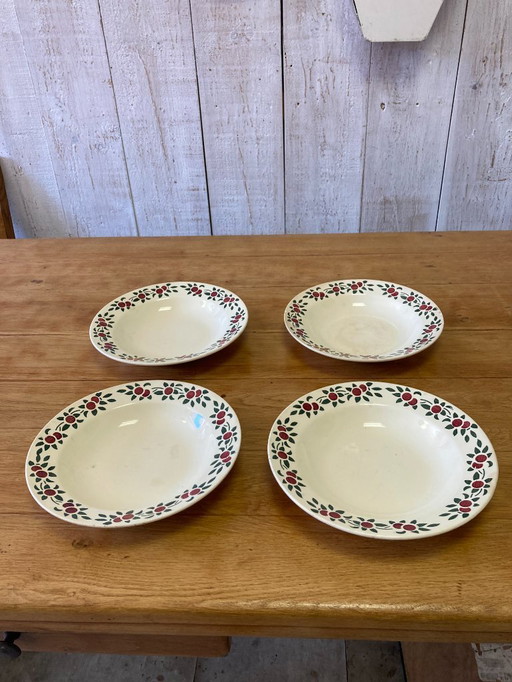 Set of 4 vintage "Montereau" plates