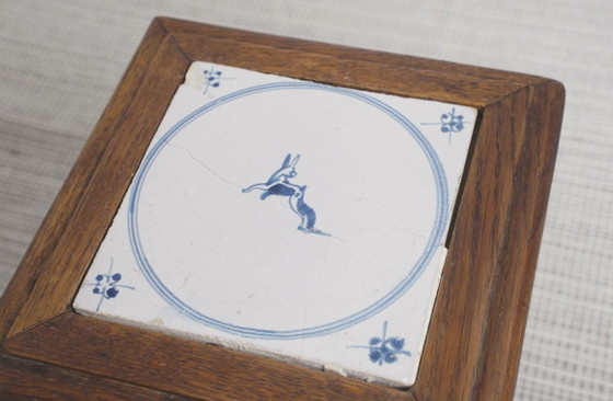 Sgabello antico olandese in stile country con piastrelle di Delft, sgabello vintage in legno, piano in (photo 14 of 24)