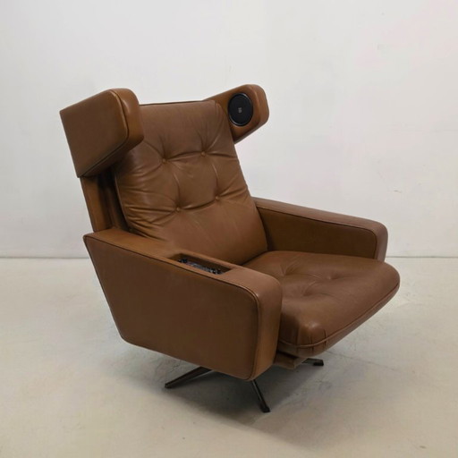 Luxe Audio Fauteuil 70s Leder Geïntegreerde Audio In De Stijl Van Robin Day – Leather