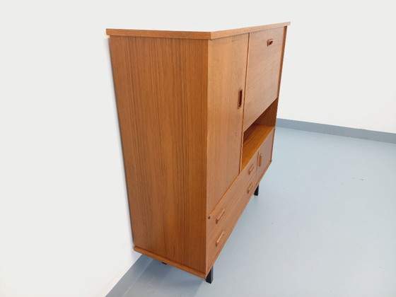 Image 1 of Vintage Scandinavisch modernistisch secretair bureau/boekenkast van teakhout en zwart metaal uit de jaren 50/60.