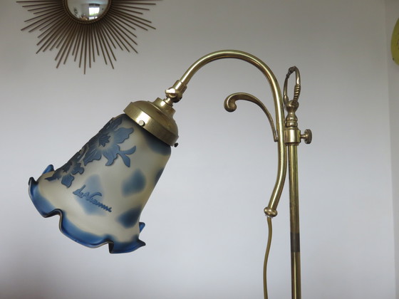 Image 1 of Art Nouveau lamp in brass and Vianne glassware, Signed