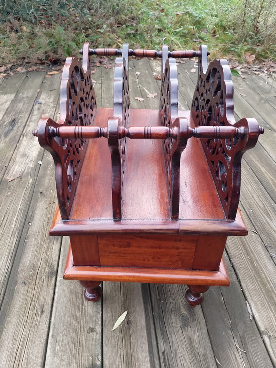 Image 1 of Antiker Zeitschriftenständer aus Holz - PREIS REDUZIERT