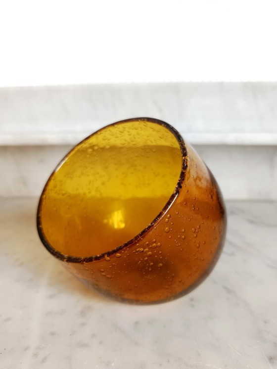 Image 1 of Cuenco de ámbar o vaso inclinado firmado Biot