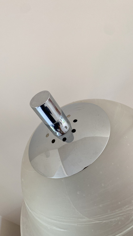 Image 1 of Peill & Putzler tafellamp met glazen kap en chromen poot