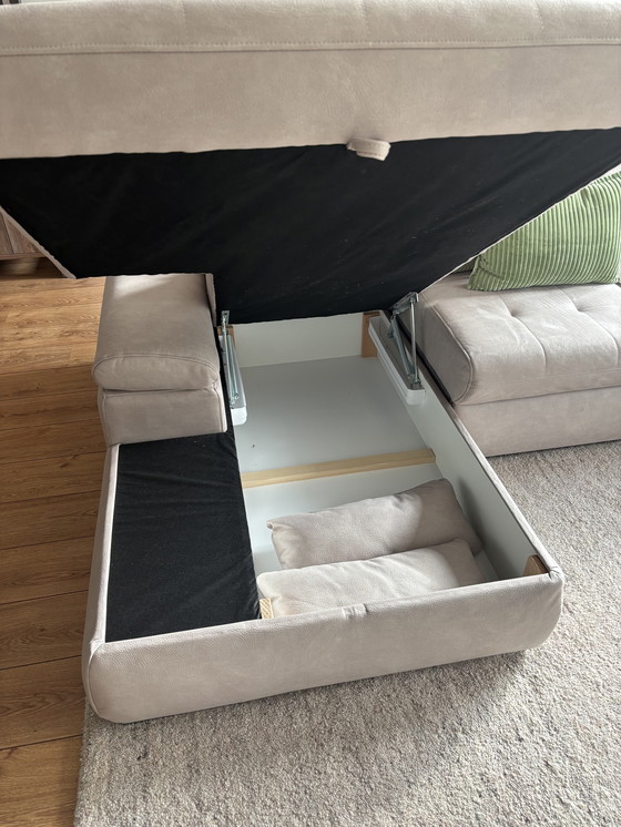 Image 1 of ¡No te lo pierdas! Lujoso sofá en forma de U con función de cama y espacio de almacenamiento.