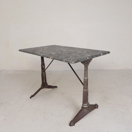 Bistro table with marble top on a cast iron frame, 1930s – eettafels