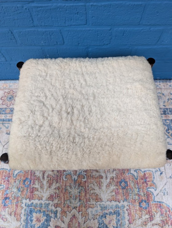 Sgabello vintage con pelle di pecora, Spøttrup Møbelfabrik, Anni '60 – Sgabelli, Wool (photo 5 of 5)