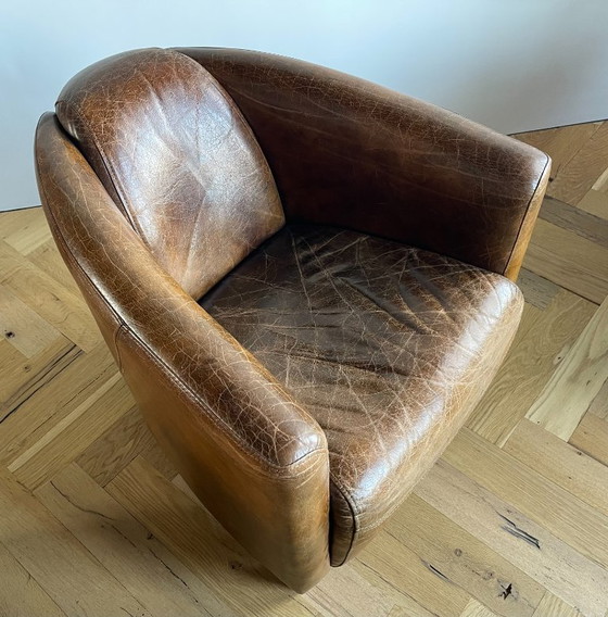 Image 1 of Paar Franse leren pilootstoelen — Art Deco stijl  Iconische kuipstoelen met prachtige patina, jaren '70–'90