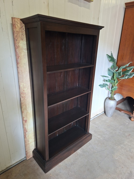 Image 1 of Dimensiones de la librería colonial de teca: 98 x 34 cm y 180 cm de alto.