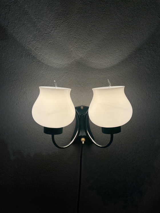 Image 1 of Applique murale vintage avec double abat-jour en verre - pleine de caractère et unique