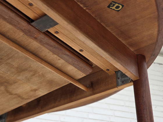 Image 1 of Table ronde de salle à manger pliante danoise des années 1960, en bois de teck, état d'origine