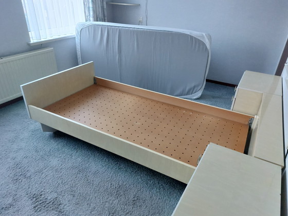 Image 1 of Lit simple vintage avec tables de chevet et coiffeuse