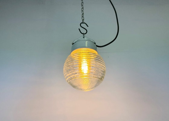 Image 1 of Vintage witte porseleinen hanglamp met geribbeld glas, jaren 70