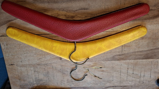 Image 1 of Vintage kledinghangers van skai met metalen studs uit de jaren 50/60diverse kleuren 