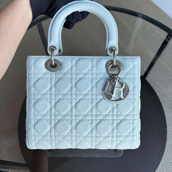 Image 1 of DIOR LADY MEDIUM CAVIALE - CANNAGE BIANCO GHIACCIO BLU GHIACCIO ACCESSORI ARGENTO