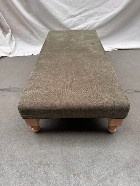 Image 1 of Vast gestoffeerde pouf
