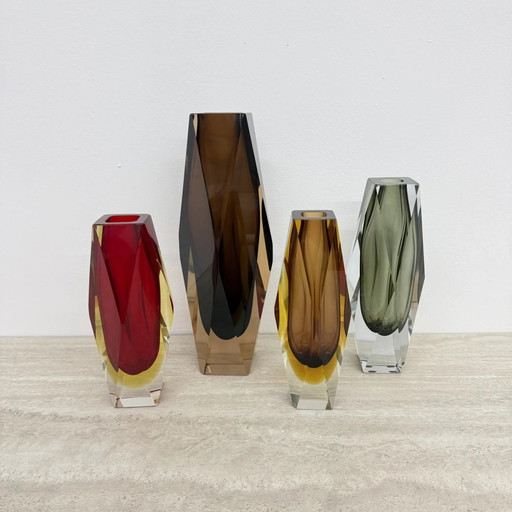 Juego de 4 jarrones facetados de cristal sommerso de Murano de Flavio Poli, años 70