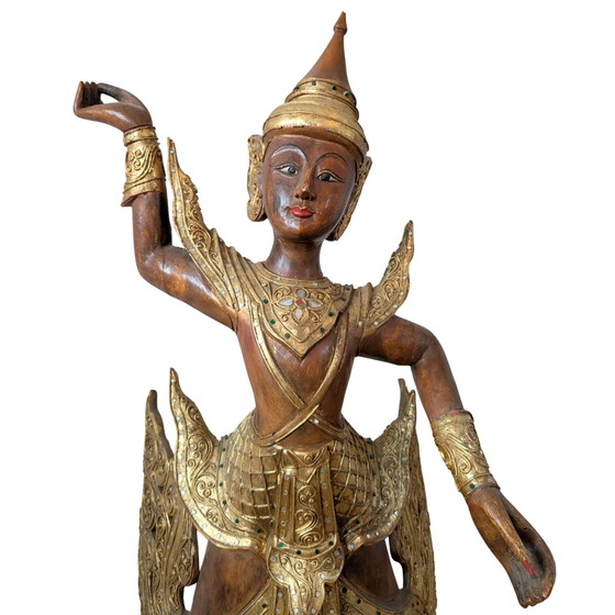 Grande Kinnara birmane sculptée à la main – Bois dur doré et incrustations de verre – 112 cm – Sculptures (photo 9 of 10)