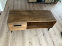 Mueble de televisión industrial en nogal
