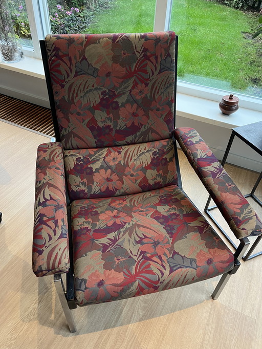 Le fauteuil Lotus 1611 de Rob Parry