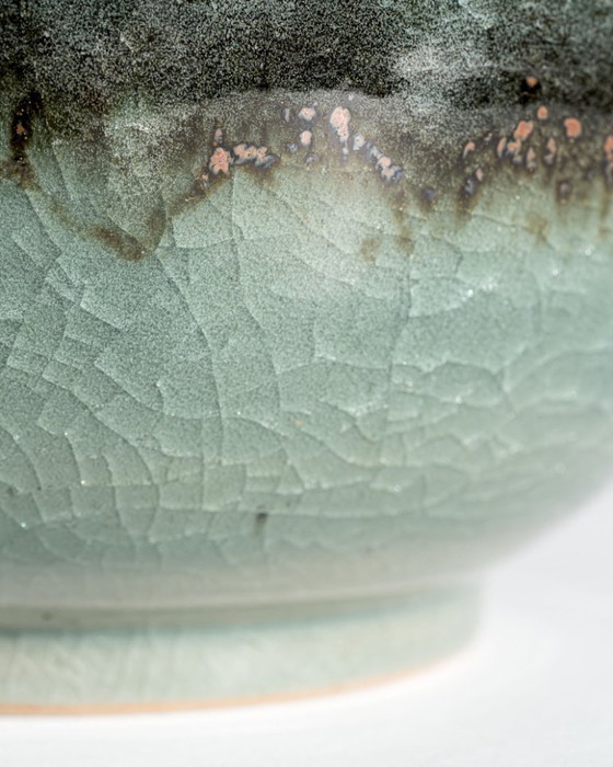 Image 1 of Keramikvase aus dem Studio Horst Kerstan – Kugel mit Celadon-Krakelierglasur, Deutschland, 1987