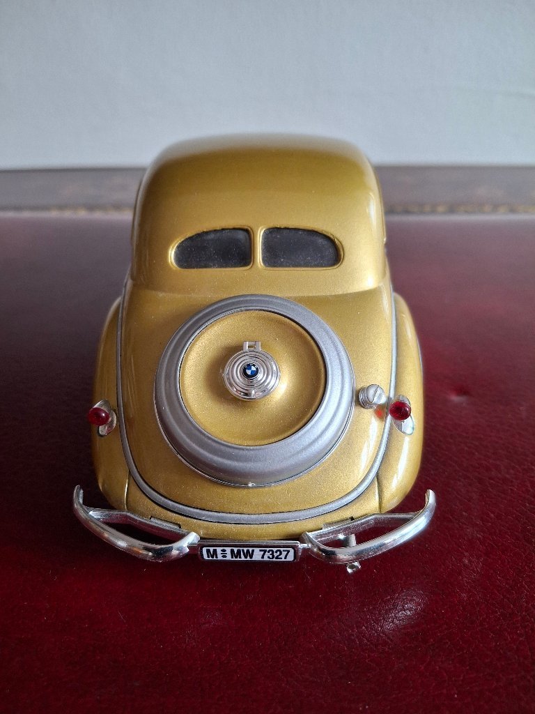 Rare 1937 BMW 327 coupé 1/18 scale Guiloy model in very good