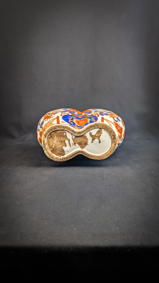 Image 1 of Vaso cinese in porcellana policroma stile Imari a forma di polibeo, inizio XX secolo